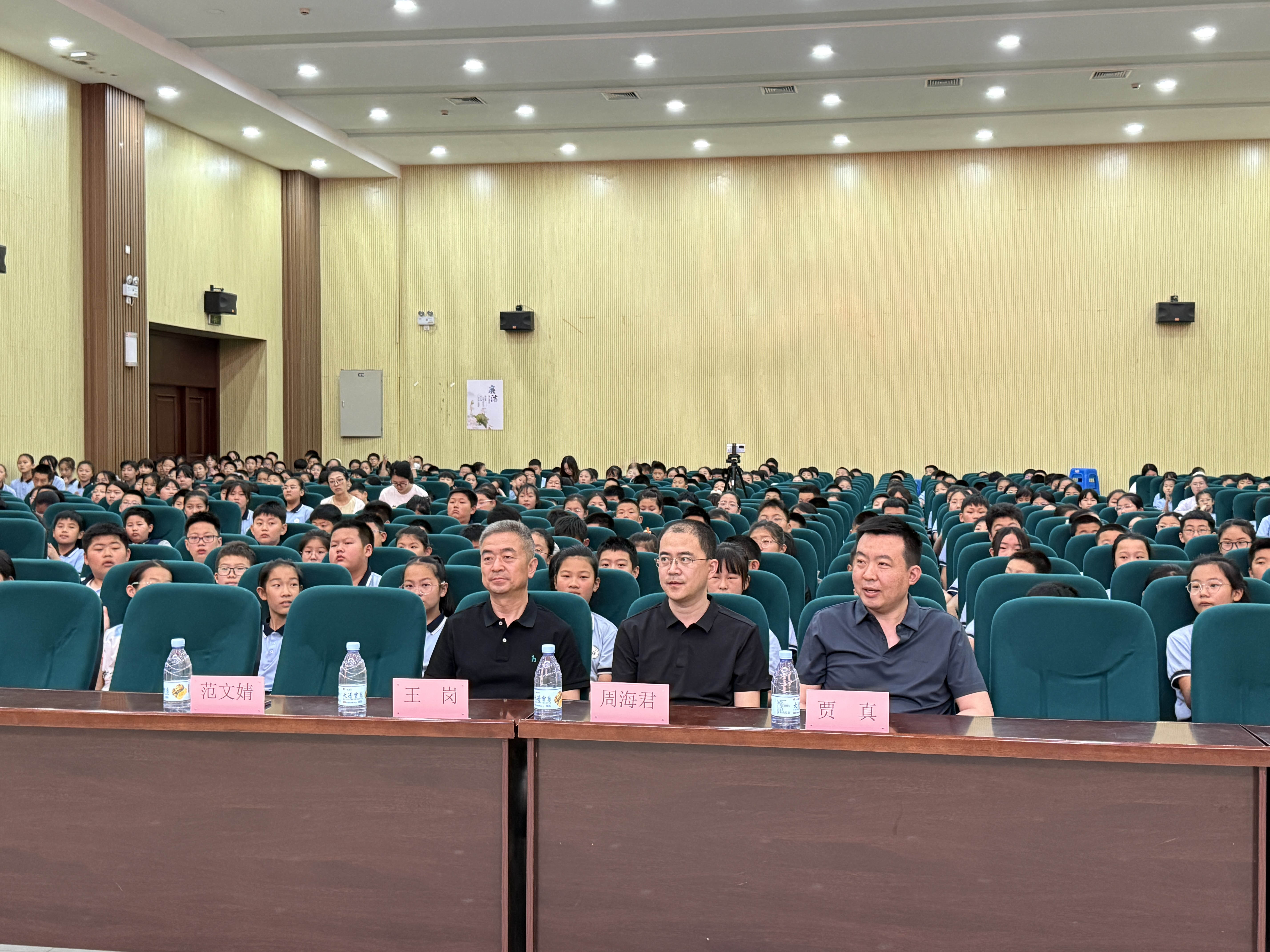 探秘机器人的“身体构造”——2025全国科技周“传递科学梦想”科普进校园活动走进东北育才丁香湖小学